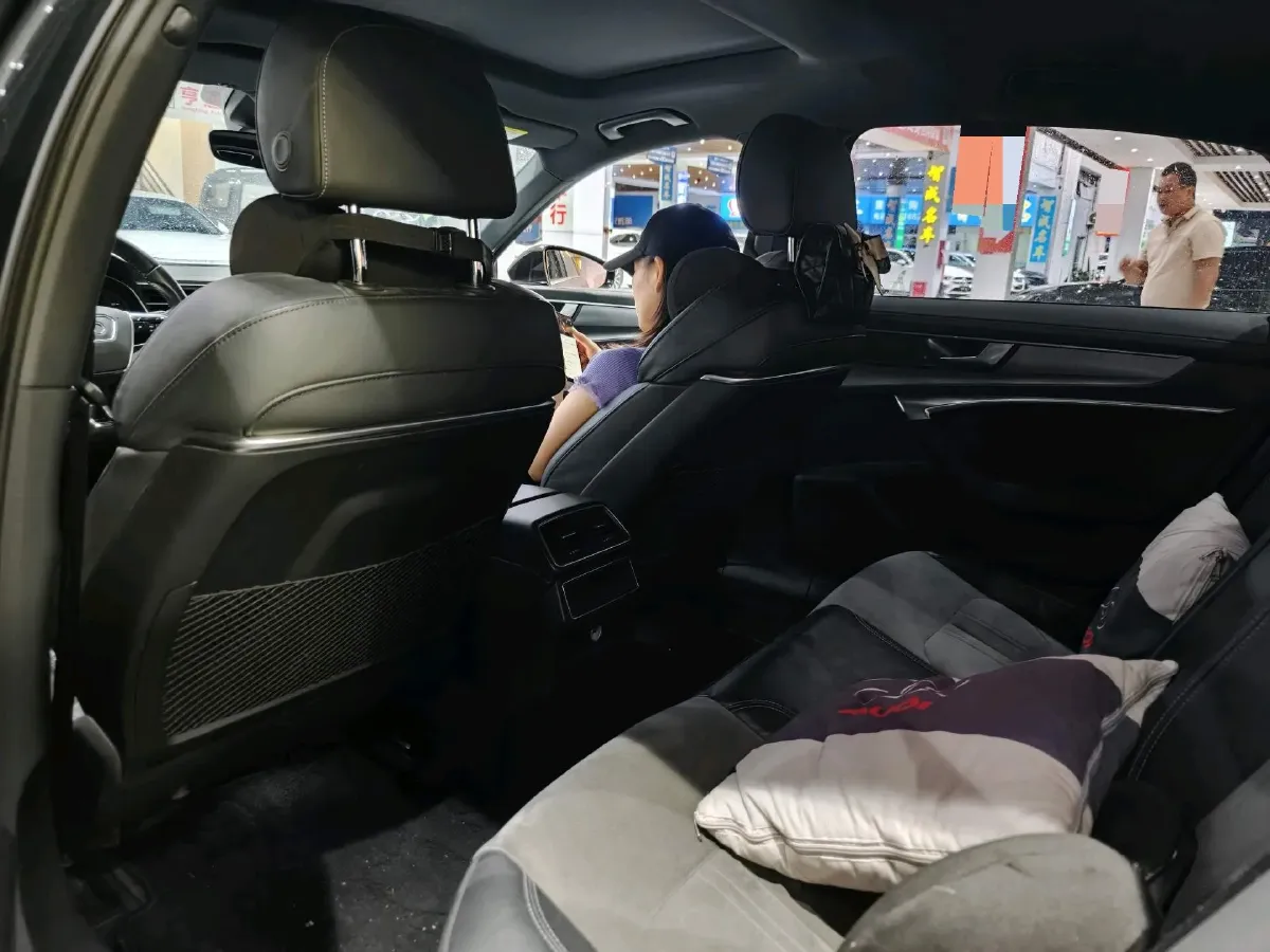 2020 Audi A6L 2.0T 190HP L4 7DCT,autocango,china used car exporter,china ev exporter,chinese used car exporter,chinese used ev exporter