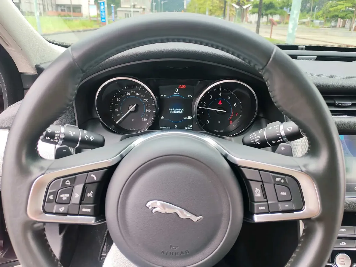 2020 Jaguar XFL 2.0T 200HP L4 8AT,autocango,china used car exporter,china ev exporter,chinese used car exporter,chinese used ev exporter