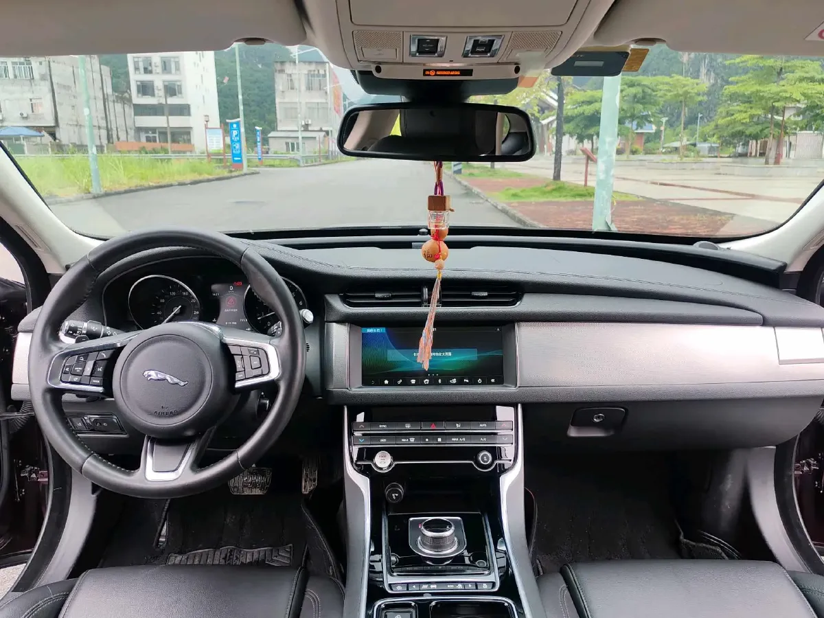 2020 Jaguar XFL 2.0T 200HP L4 8AT,autocango,china used car exporter,china ev exporter,chinese used car exporter,chinese used ev exporter