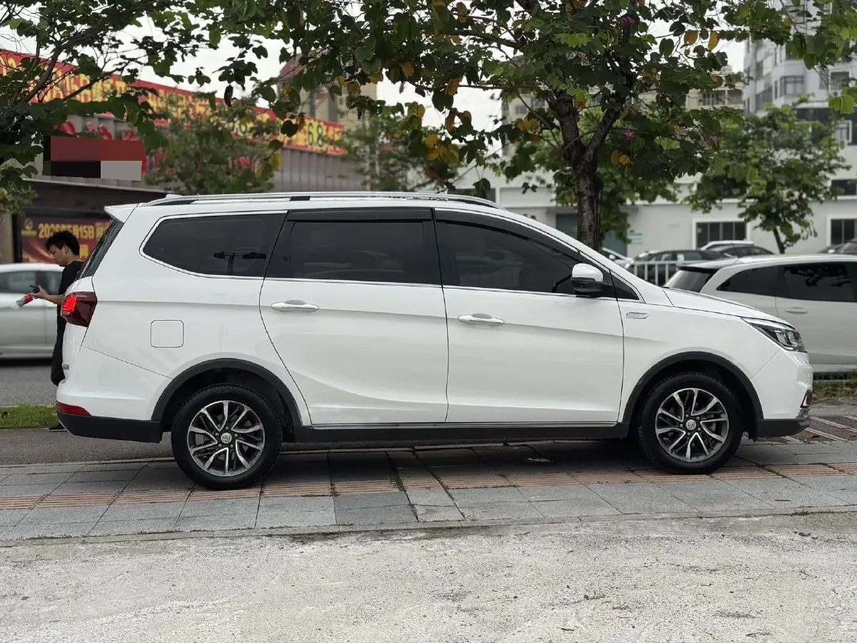 2019 BaoJun 730 1.5T 155HP L4 6MT,autocango,china used car exporter,china ev exporter,chinese used car exporter,chinese used ev exporter