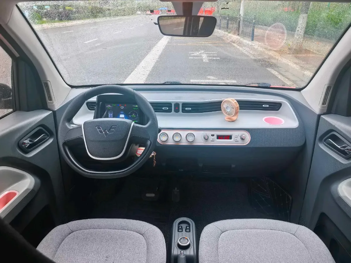 2020 WuLing HongGuang MINI EV BEV 13.8KWH,autocango,china used car exporter,china ev exporter,chinese used car exporter,chinese used ev exporter