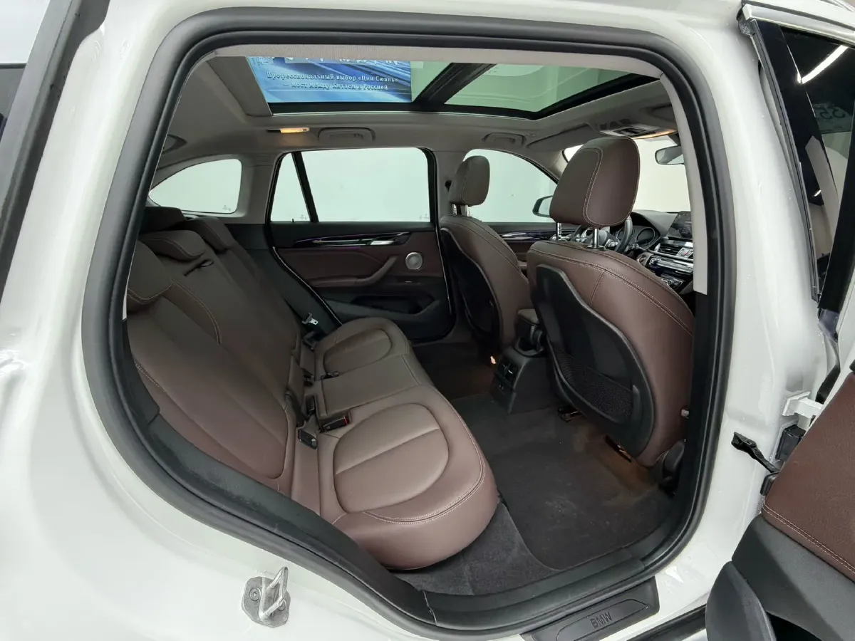 2021 BMW X1 1.5T 140HP L3 7DCT,autocango,china used car exporter,china ev exporter,chinese used car exporter,chinese used ev exporter