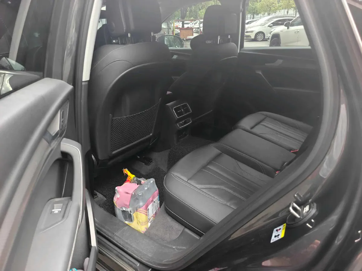 2022 Audi Q5L 2.0T 252HP L4 7DCT,autocango,china used car exporter,china ev exporter,chinese used car exporter,chinese used ev exporter