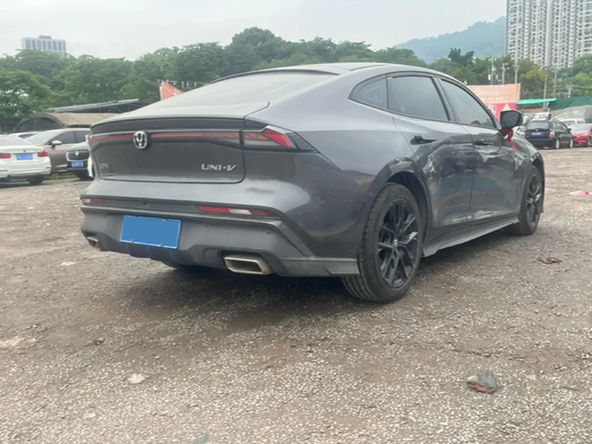 2025 ChangAn UNI-V 1.5T 192HP L4 7DCT,autocango,china used car exporter,china ev exporter,chinese used car exporter,chinese used ev exporter