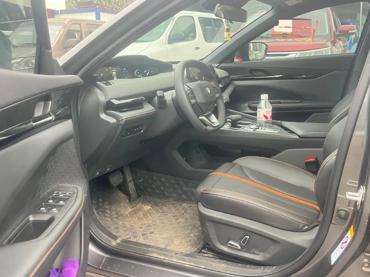 2025 ChangAn UNI-V 1.5T 192HP L4 7DCT,autocango,china used car exporter,china ev exporter,chinese used car exporter,chinese used ev exporter