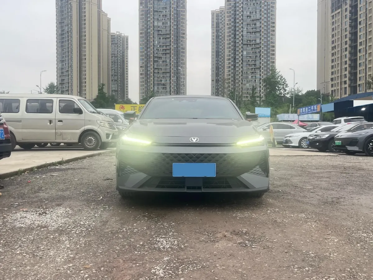 2025 ChangAn UNI-V 1.5T 192HP L4 7DCT,autocango,china used car exporter,china ev exporter,chinese used car exporter,chinese used ev exporter