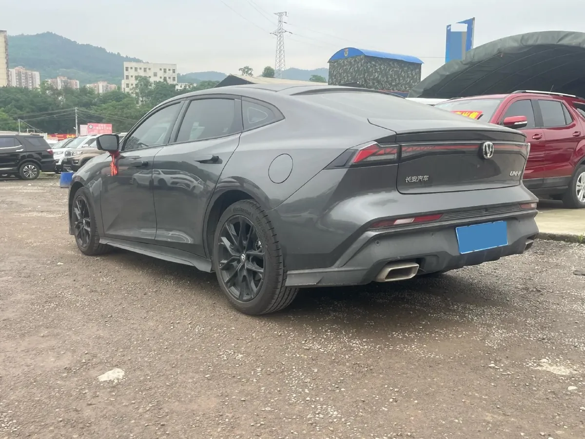 2025 ChangAn UNI-V 1.5T 192HP L4 7DCT,autocango,china used car exporter,china ev exporter,chinese used car exporter,chinese used ev exporter