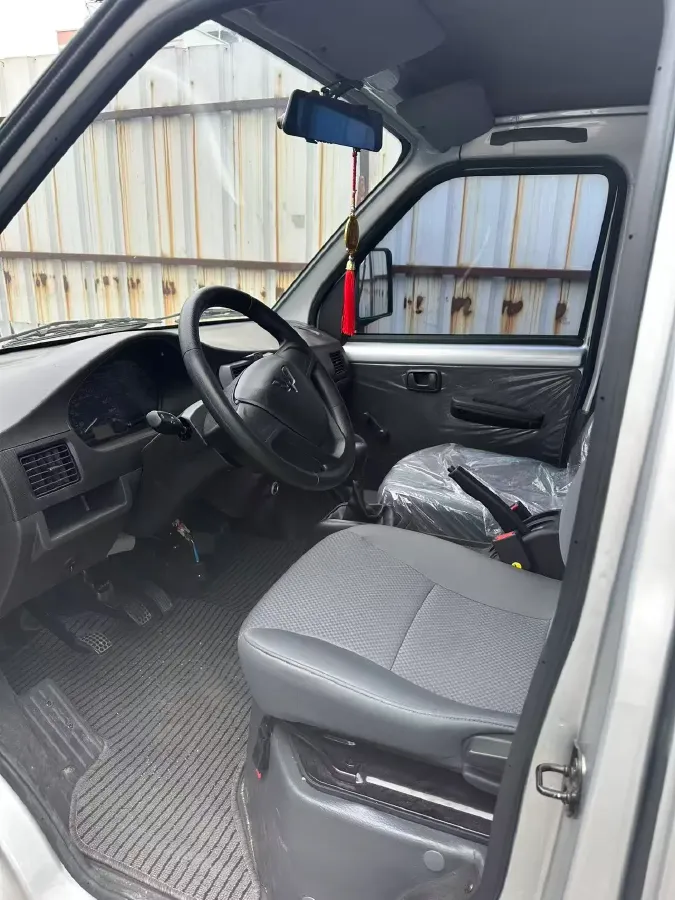 2023 WuLing RongGuang New Truck 1.5L 102HP L4 5MT,autocango,china used car exporter,china ev exporter,chinese used car exporter,chinese used ev exporter