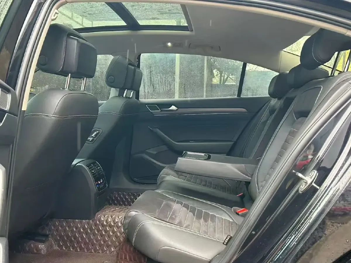 2020 Volkswagen Magotan 2.0T 186HP L4 7DCT,autocango,china used car exporter,china ev exporter,chinese used car exporter,chinese used ev exporter