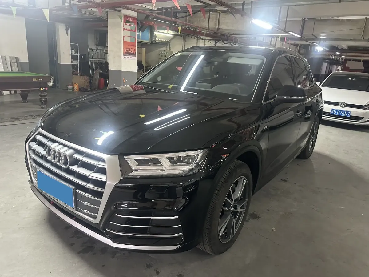 2020 Audi Q5L 2.0T 190HP L4 7DCT,autocango,china used car exporter,china ev exporter,chinese used car exporter,chinese used ev exporter