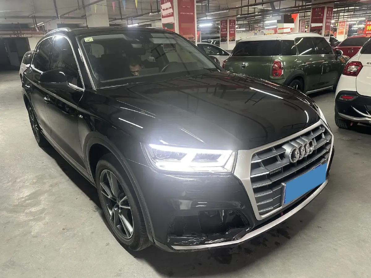 2020 Audi Q5L 2.0T 190HP L4 7DCT,autocango,china used car exporter,china ev exporter,chinese used car exporter,chinese used ev exporter