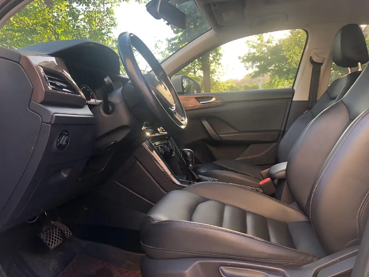 2019 MINI MINI 1.5T 102HP L3 7DCT,autocango,china used car exporter,china ev exporter,chinese used car exporter,chinese used ev exporter
