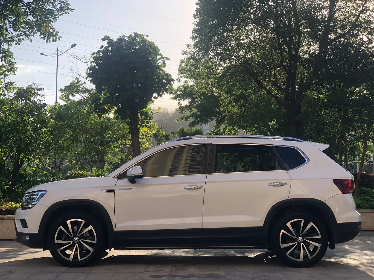 2019 MINI MINI 1.5T 102HP L3 7DCT,autocango,china used car exporter,china ev exporter,chinese used car exporter,chinese used ev exporter