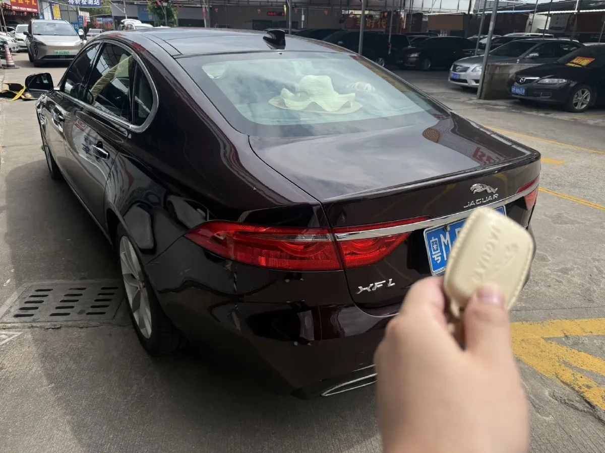 2019 Jaguar XFL 2.0T 250HP L4 8AT,autocango,china used car exporter,china ev exporter,chinese used car exporter,chinese used ev exporter