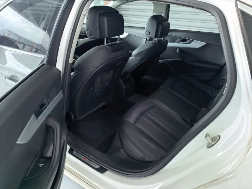 2022 Audi A4L 2.0T 190HP L4 7DCT,autocango,china used car exporter,china ev exporter,chinese used car exporter,chinese used ev exporter