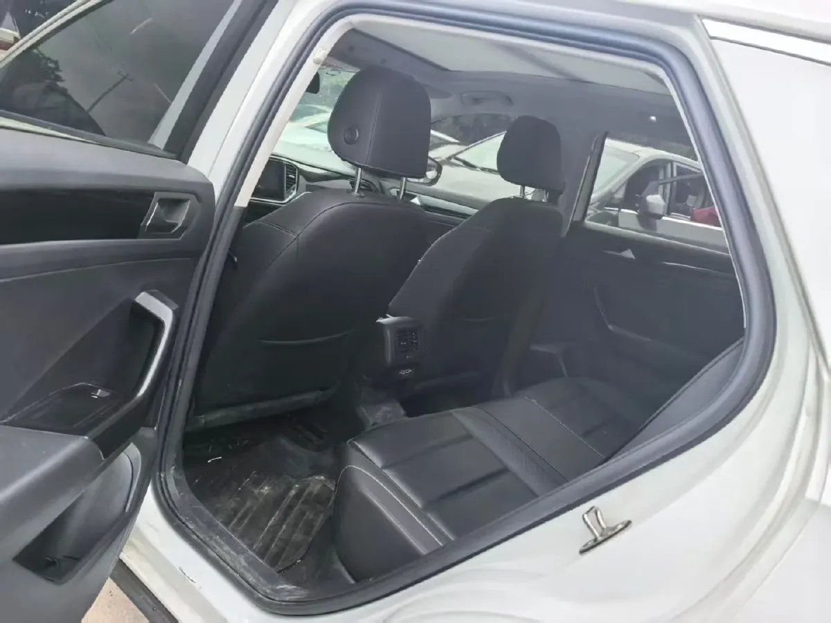 2021 Volkswagen T-Roc 1.4T 150HP L4 7DCT,autocango,china used car exporter,china ev exporter,chinese used car exporter,chinese used ev exporter