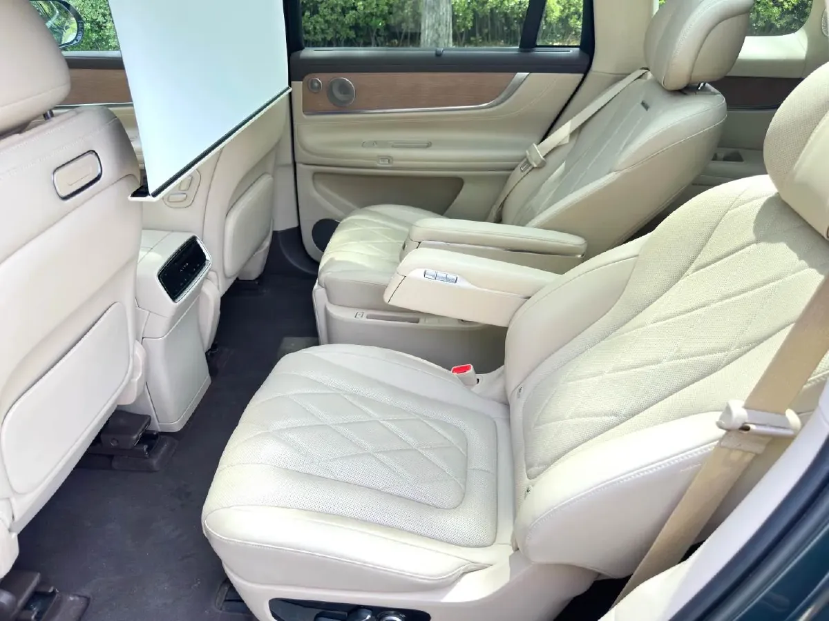 2024 AITO AITO M9 1.5T 152HP L4 REEV 42KWH,autocango,china used car exporter,china ev exporter,chinese used car exporter,chinese used ev exporter