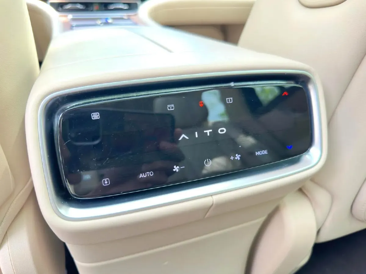 2024 AITO AITO M9 1.5T 152HP L4 REEV 42KWH,autocango,china used car exporter,china ev exporter,chinese used car exporter,chinese used ev exporter