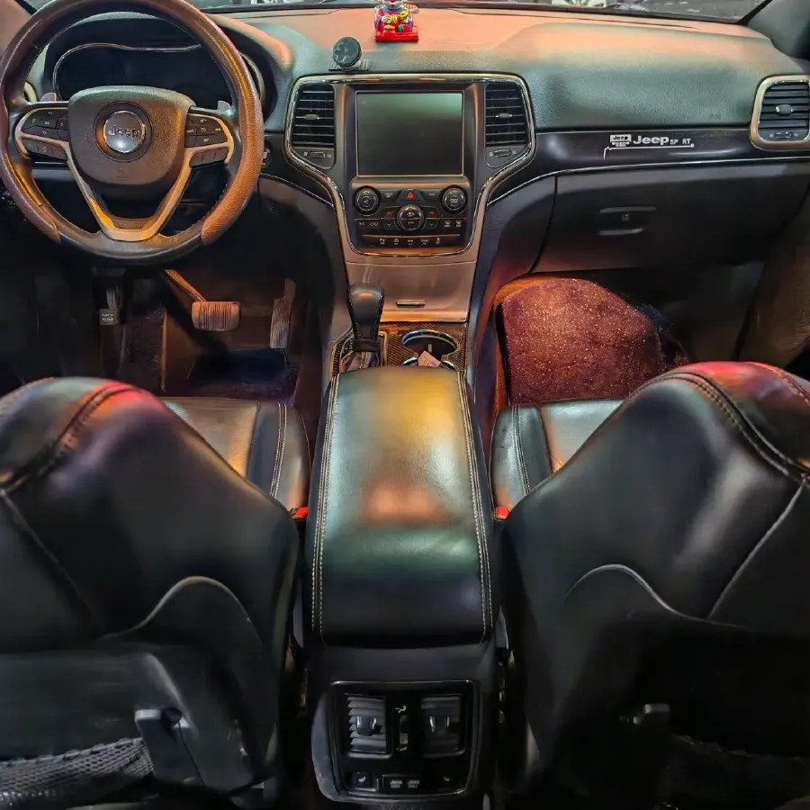 2017 Jeep Grand Cherokee 3.0L 234HP V6 8AT,autocango,china used car exporter,china ev exporter,chinese used car exporter,chinese used ev exporter