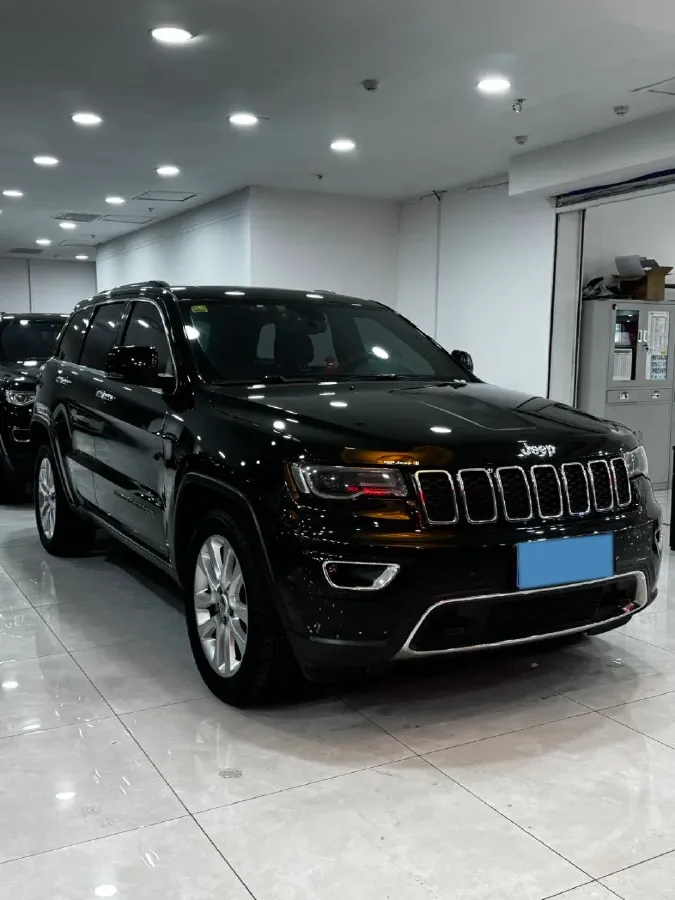 2017 Jeep Grand Cherokee 3.0L 234HP V6 8AT,autocango,china used car exporter,china ev exporter,chinese used car exporter,chinese used ev exporter