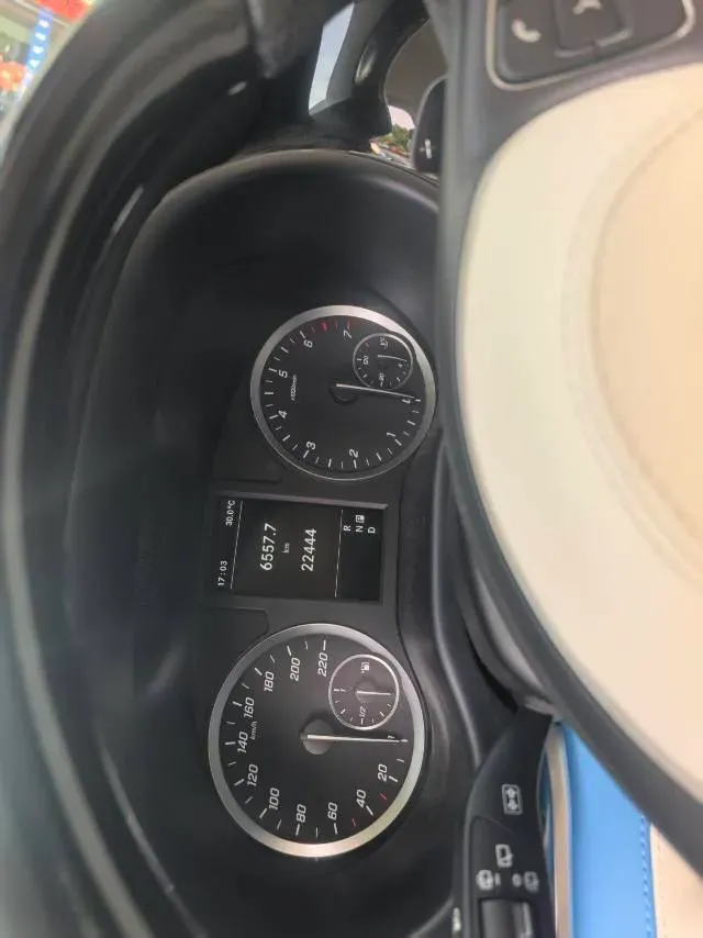2023 Mercedes-Benz Vito 2.0T 211HP L4 9AT,autocango,china used car exporter,china ev exporter,chinese used car exporter,chinese used ev exporter