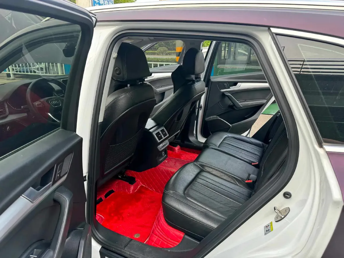 2020 Audi Q5L 2.0T 190HP L4 7DCT,autocango,china used car exporter,china ev exporter,chinese used car exporter,chinese used ev exporter