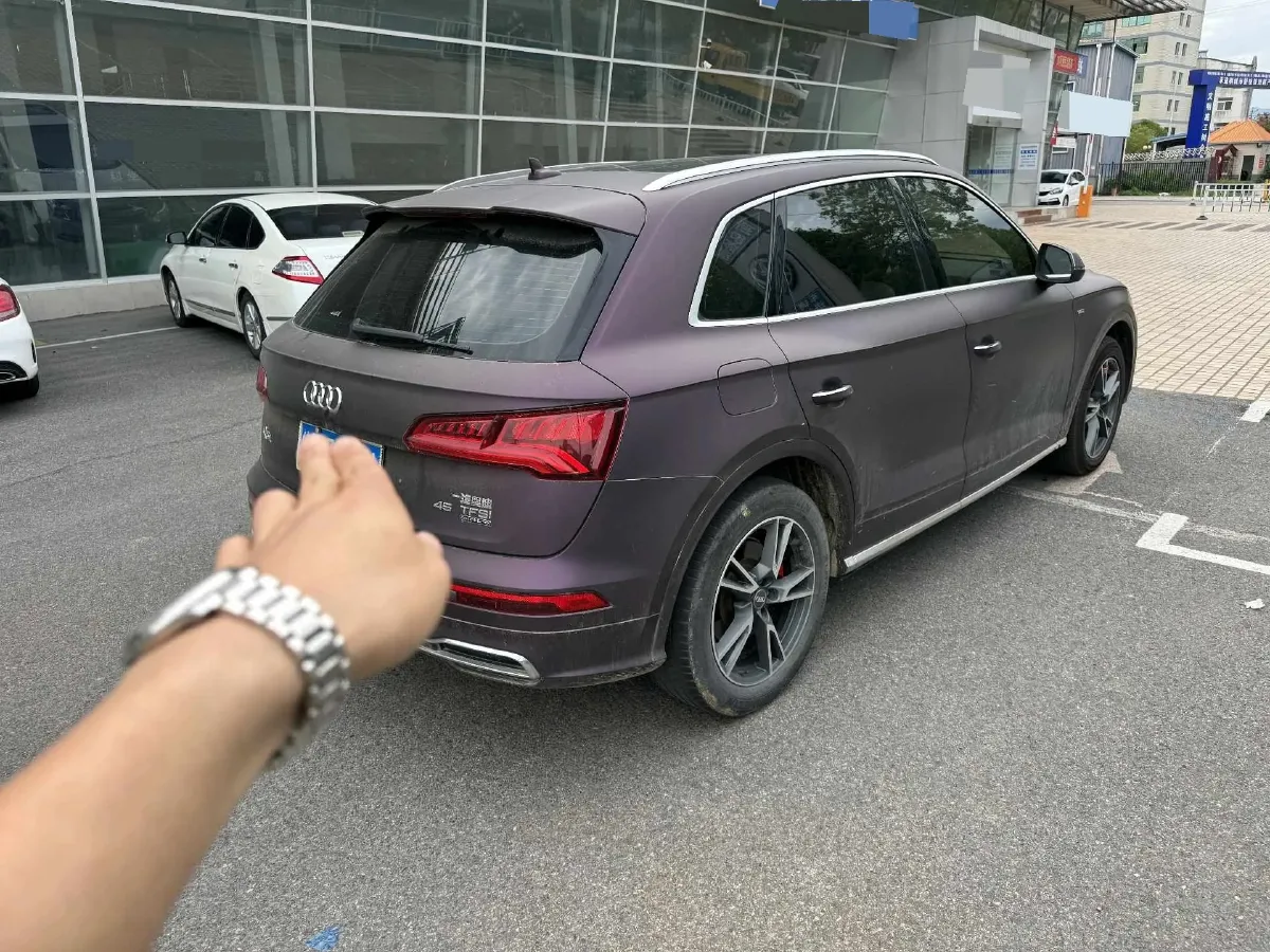 2020 Audi Q5L 2.0T 190HP L4 7DCT,autocango,china used car exporter,china ev exporter,chinese used car exporter,chinese used ev exporter