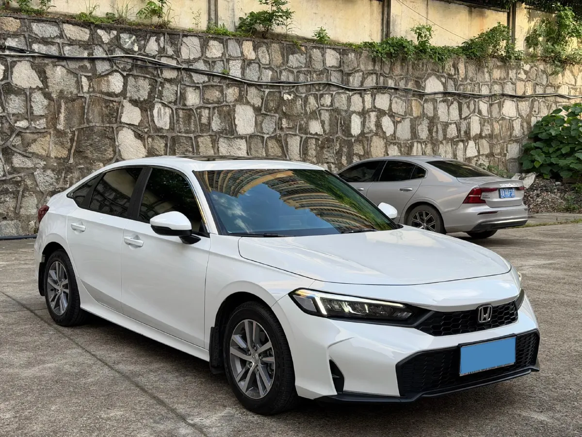 2025 Honda Civic 1.5T 182HP L4 CVT,autocango,china used car exporter,china ev exporter,chinese used car exporter,chinese used ev exporter
