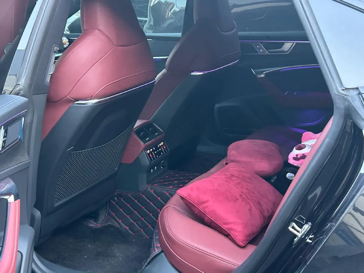 2022 Audi A7L 2.0T 245HP L4 7DCT,autocango,china used car exporter,china ev exporter,chinese used car exporter,chinese used ev exporter