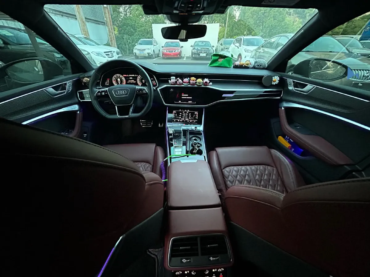 2022 Audi A7L 2.0T 245HP L4 7DCT,autocango,china used car exporter,china ev exporter,chinese used car exporter,chinese used ev exporter