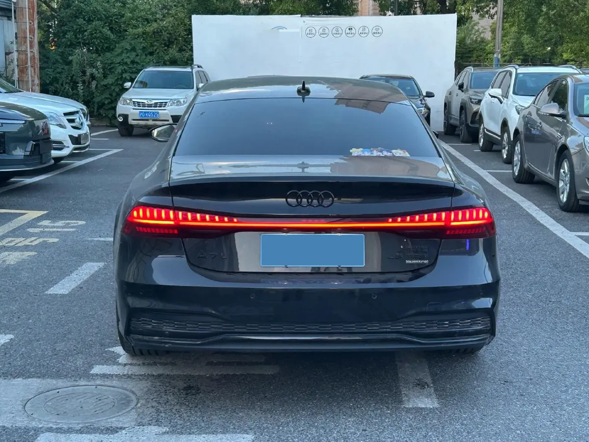 2022 Audi A7L 2.0T 245HP L4 7DCT,autocango,china used car exporter,china ev exporter,chinese used car exporter,chinese used ev exporter