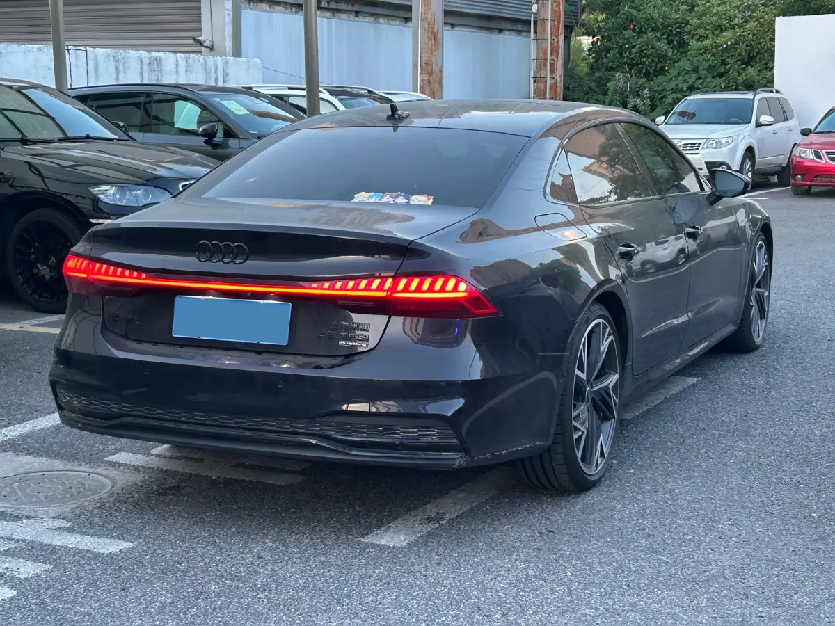 2022 Audi A7L 2.0T 245HP L4 7DCT,autocango,china used car exporter,china ev exporter,chinese used car exporter,chinese used ev exporter
