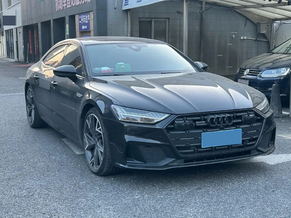 2022 Audi A7L 2.0T 245HP L4 7DCT,autocango,china used car exporter,china ev exporter,chinese used car exporter,chinese used ev exporter