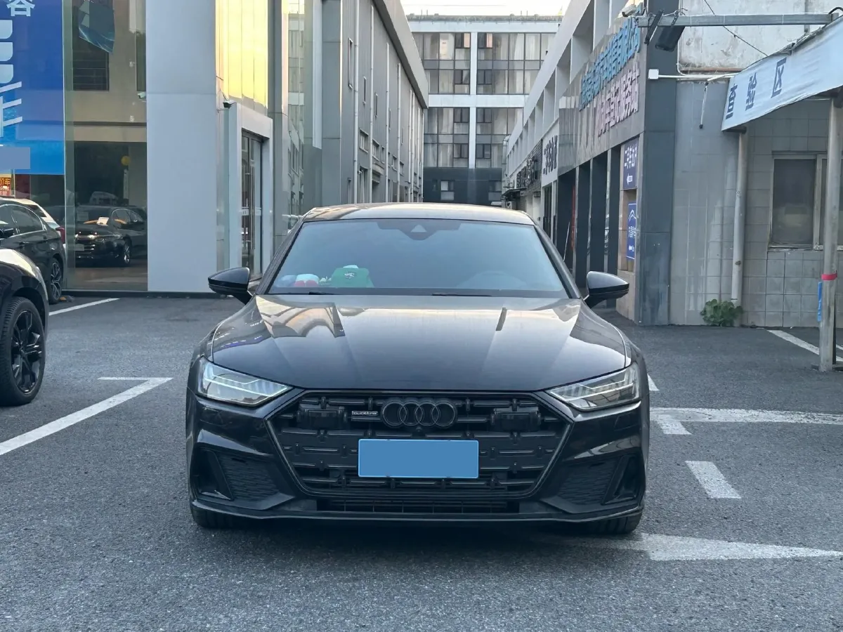 2022 Audi A7L 2.0T 245HP L4 7DCT,autocango,china used car exporter,china ev exporter,chinese used car exporter,chinese used ev exporter