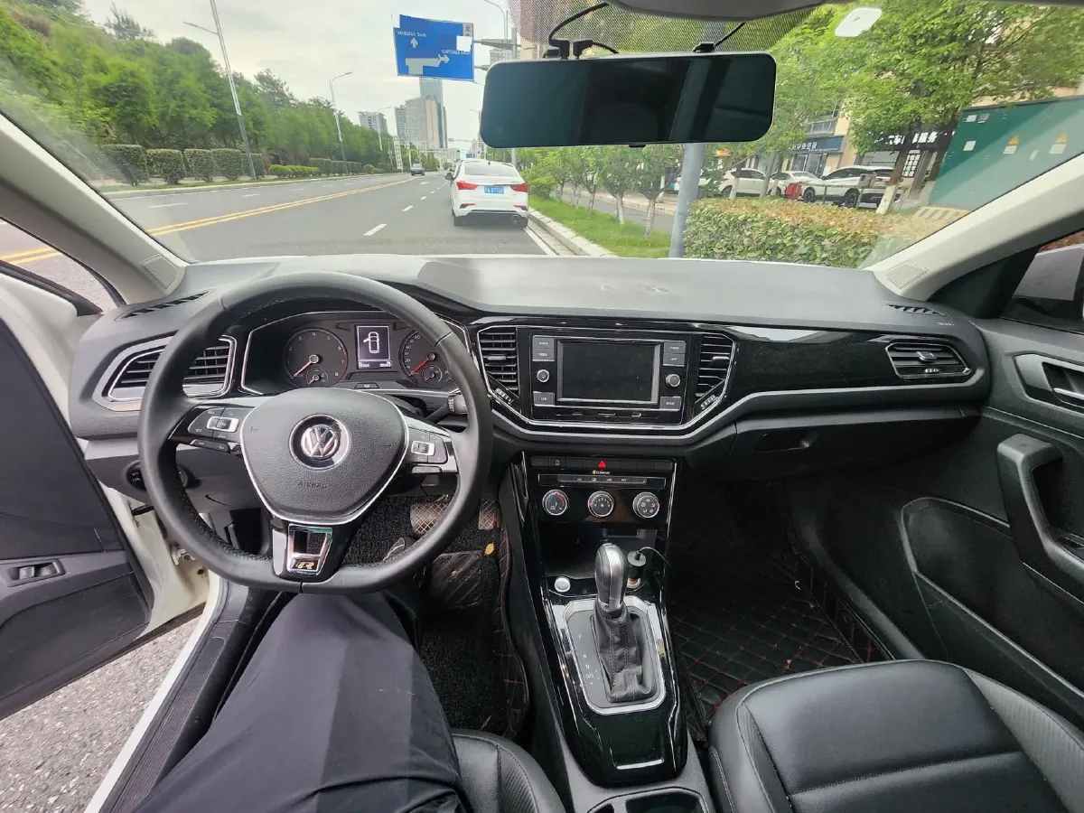 2019 Volkswagen T-Roc 1.4T 150HP L4 7DCT,autocango,china used car exporter,china ev exporter,chinese used car exporter,chinese used ev exporter