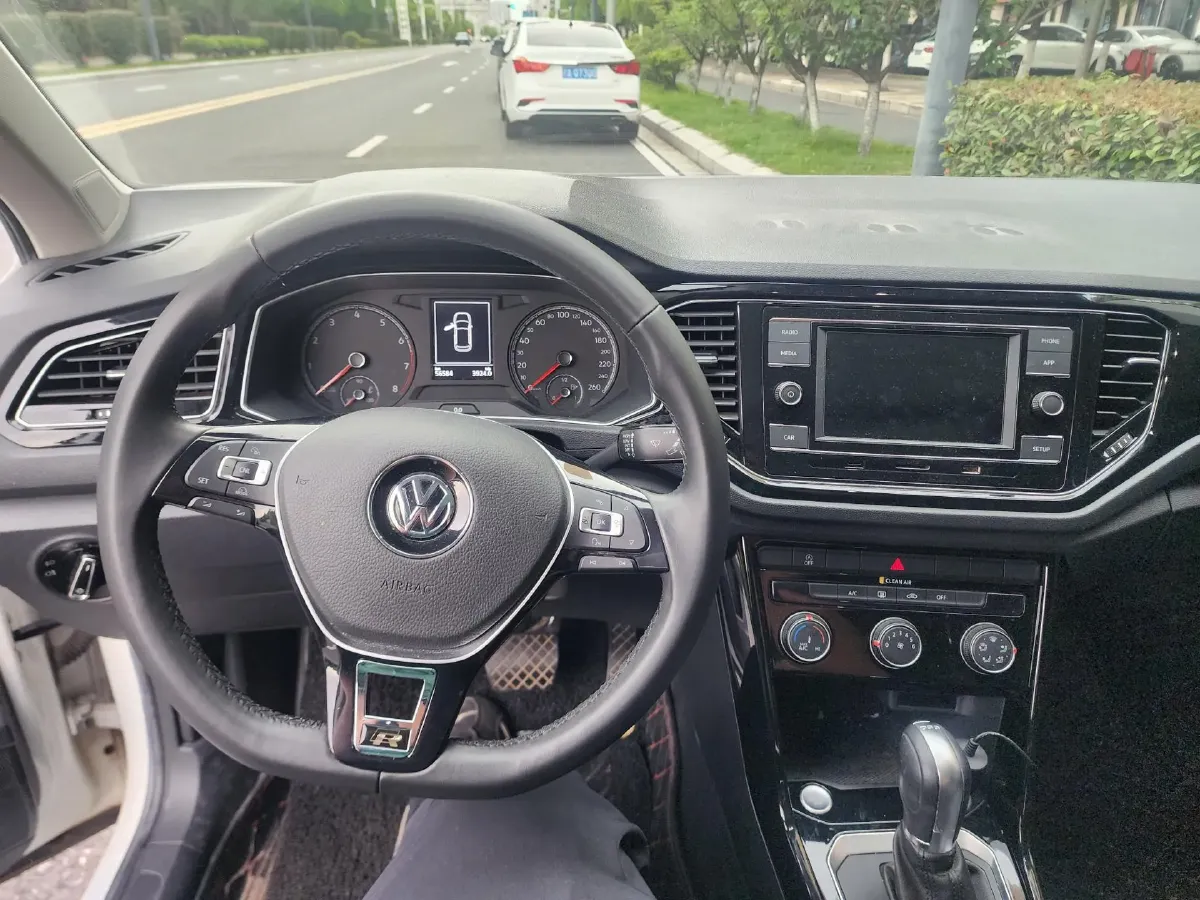 2019 Volkswagen T-Roc 1.4T 150HP L4 7DCT,autocango,china used car exporter,china ev exporter,chinese used car exporter,chinese used ev exporter