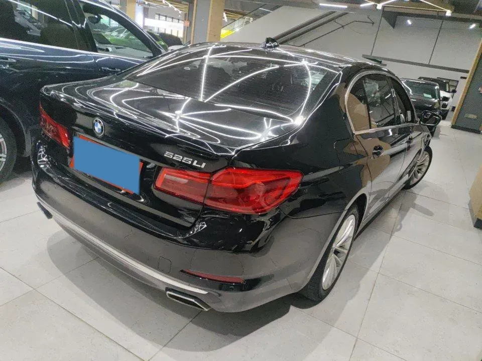 2020 BMW 5 Series 2.0T 184HP L4 8AT,autocango,china used car exporter,china ev exporter,chinese used car exporter,chinese used ev exporter