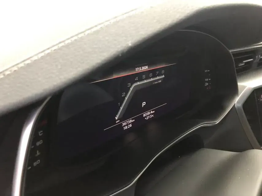 2024 Audi A7L 2.0T 245HP L4 7DCT,autocango,china used car exporter,china ev exporter,chinese used car exporter,chinese used ev exporter