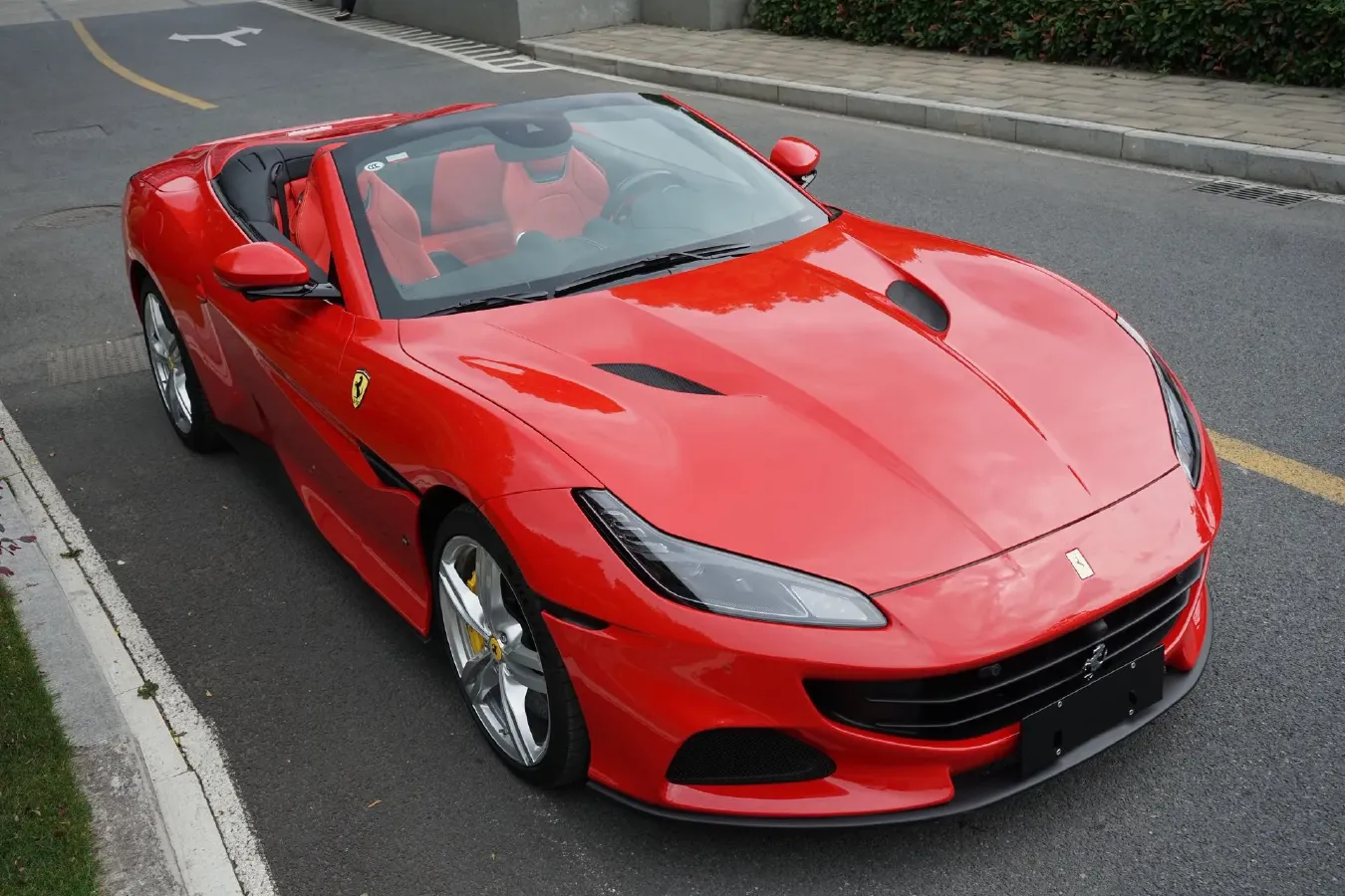 2021 Ferrari Portofino 3.9T 620HP V8 8DCT,autocango,china used car exporter,china ev exporter,chinese used car exporter,chinese used ev exporter