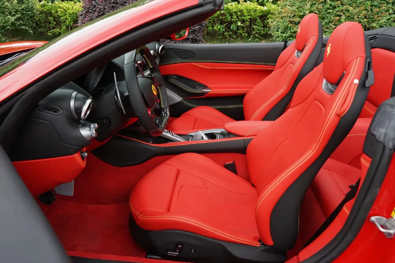 2021 Ferrari Portofino 3.9T 620HP V8 8DCT,autocango,china used car exporter,china ev exporter,chinese used car exporter,chinese used ev exporter