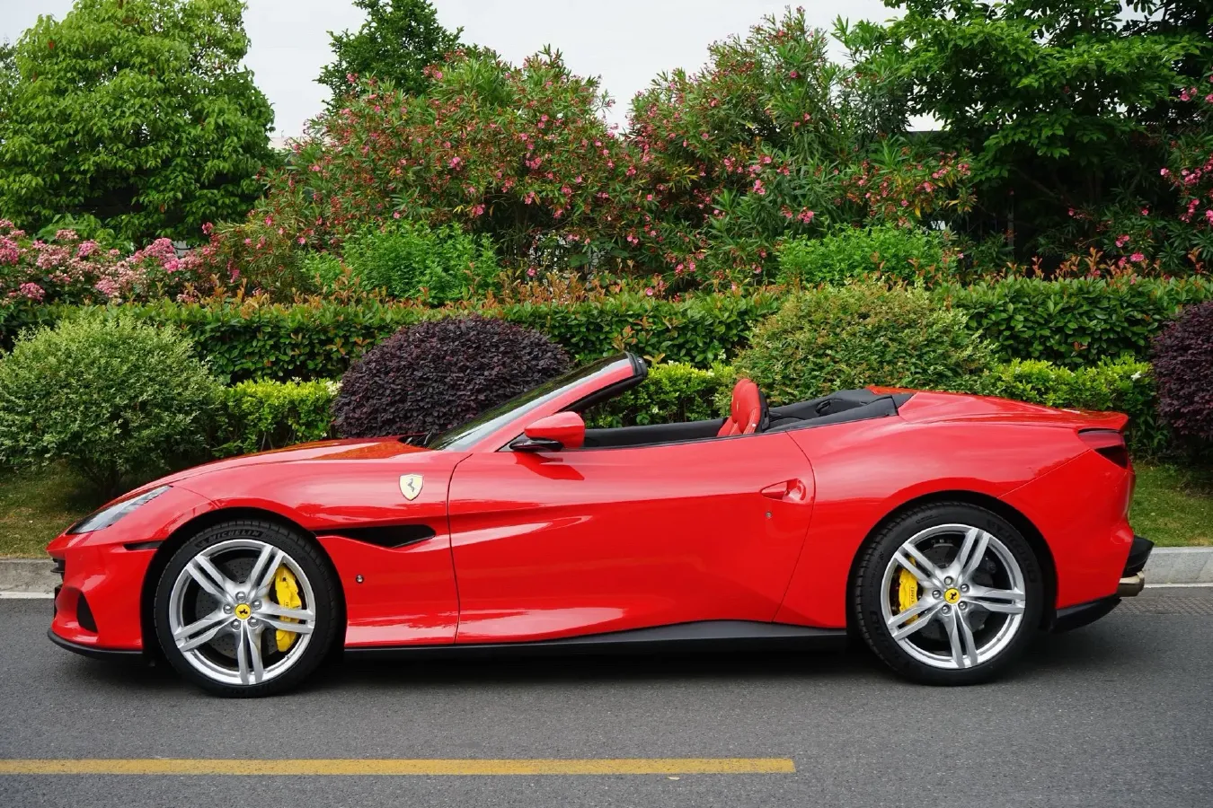 2021 Ferrari Portofino 3.9T 620HP V8 8DCT,autocango,china used car exporter,china ev exporter,chinese used car exporter,chinese used ev exporter