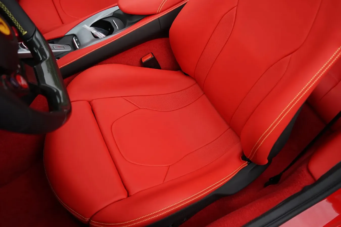 2021 Ferrari Portofino 3.9T 620HP V8 8DCT,autocango,china used car exporter,china ev exporter,chinese used car exporter,chinese used ev exporter