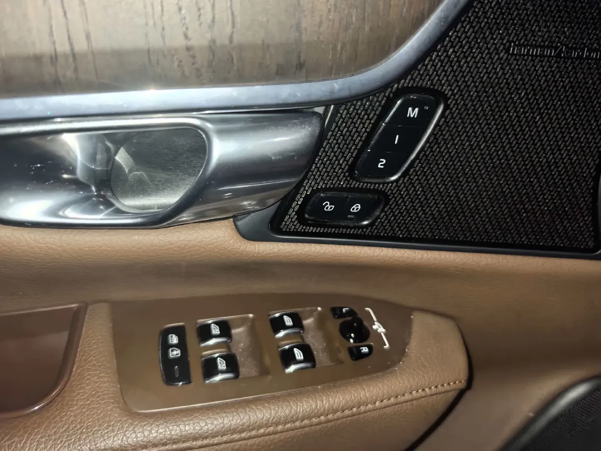 2021 Volvo S90 2.0T 250HP L4 8AT,autocango,china used car exporter,china ev exporter,chinese used car exporter,chinese used ev exporter
