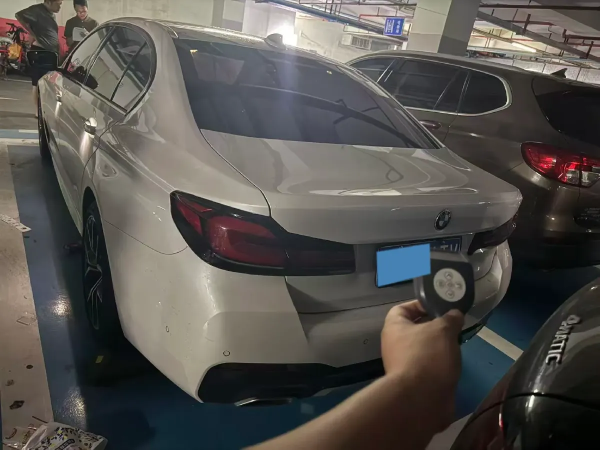 2022 BMW 5 Series 2.0T 252HP L4 8AT,autocango,china used car exporter,china ev exporter,chinese used car exporter,chinese used ev exporter