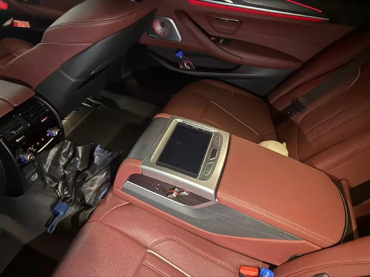 2022 BMW 5 Series 2.0T 252HP L4 8AT,autocango,china used car exporter,china ev exporter,chinese used car exporter,chinese used ev exporter