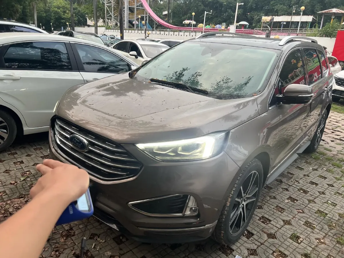 2020 Ford Edge 2.0T 245HP L4 8AT,autocango,china used car exporter,china ev exporter,chinese used car exporter,chinese used ev exporter