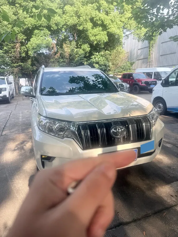 2024 Land Rover Defender 2.0T 301HP L4 8AT,autocango,china used car exporter,china ev exporter,chinese used car exporter,chinese used ev exporter