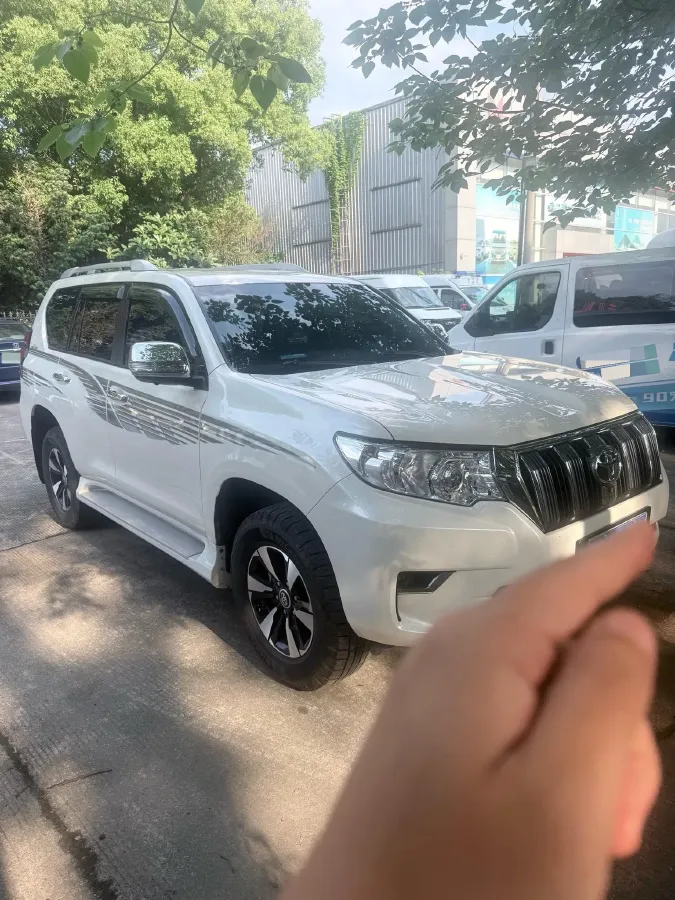 2024 Land Rover Defender 2.0T 301HP L4 8AT,autocango,china used car exporter,china ev exporter,chinese used car exporter,chinese used ev exporter