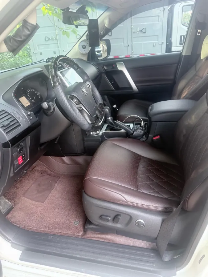 2024 Land Rover Defender 2.0T 301HP L4 8AT,autocango,china used car exporter,china ev exporter,chinese used car exporter,chinese used ev exporter