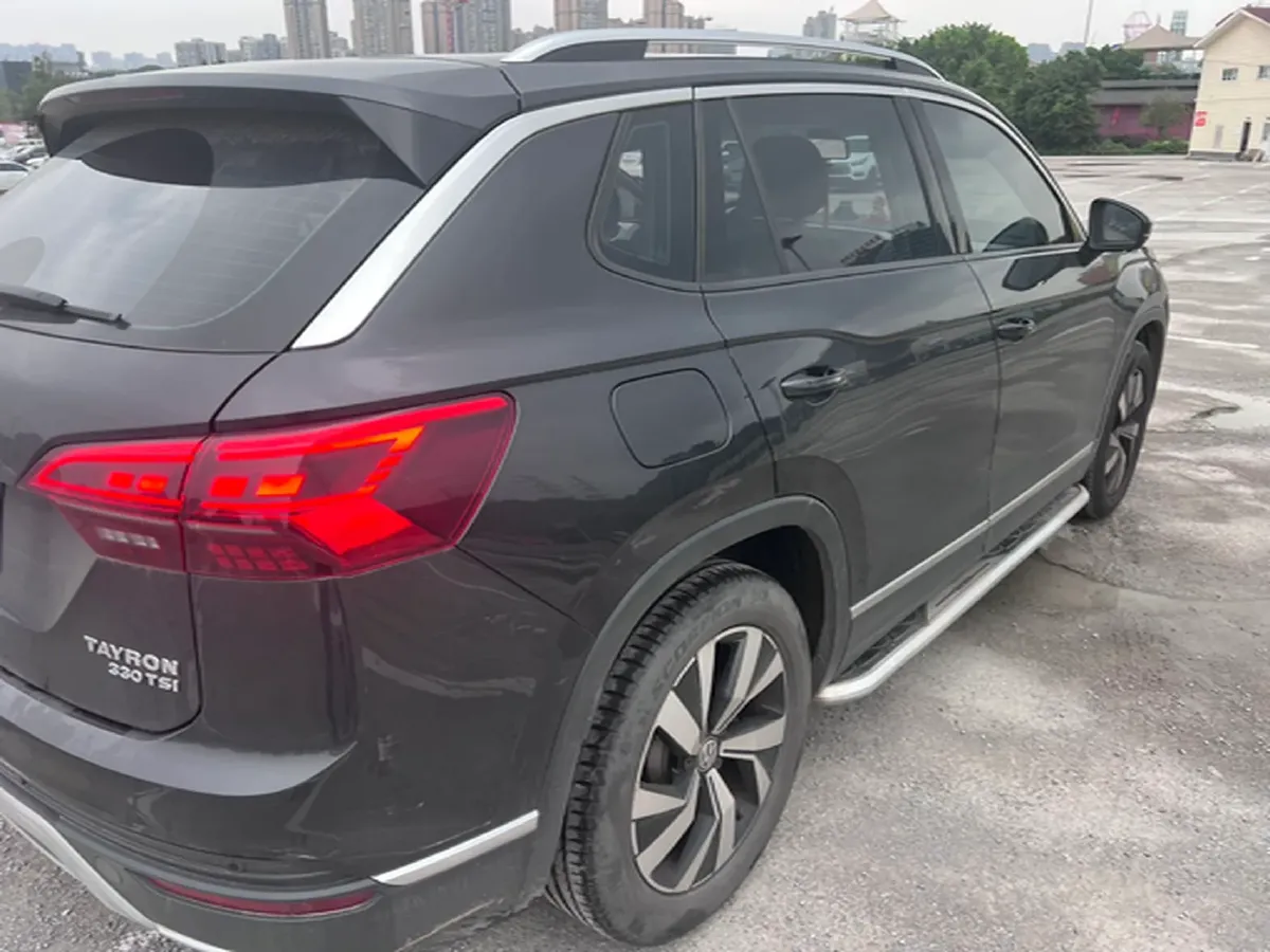 2019 Jeep Cherokee 2.0T 234HP L4 9AT,autocango,china used car exporter,china ev exporter,chinese used car exporter,chinese used ev exporter